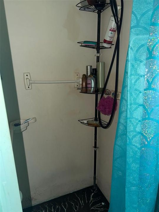 For Sale: $107,000 (1 beds, 1 baths, 272 Square Feet)