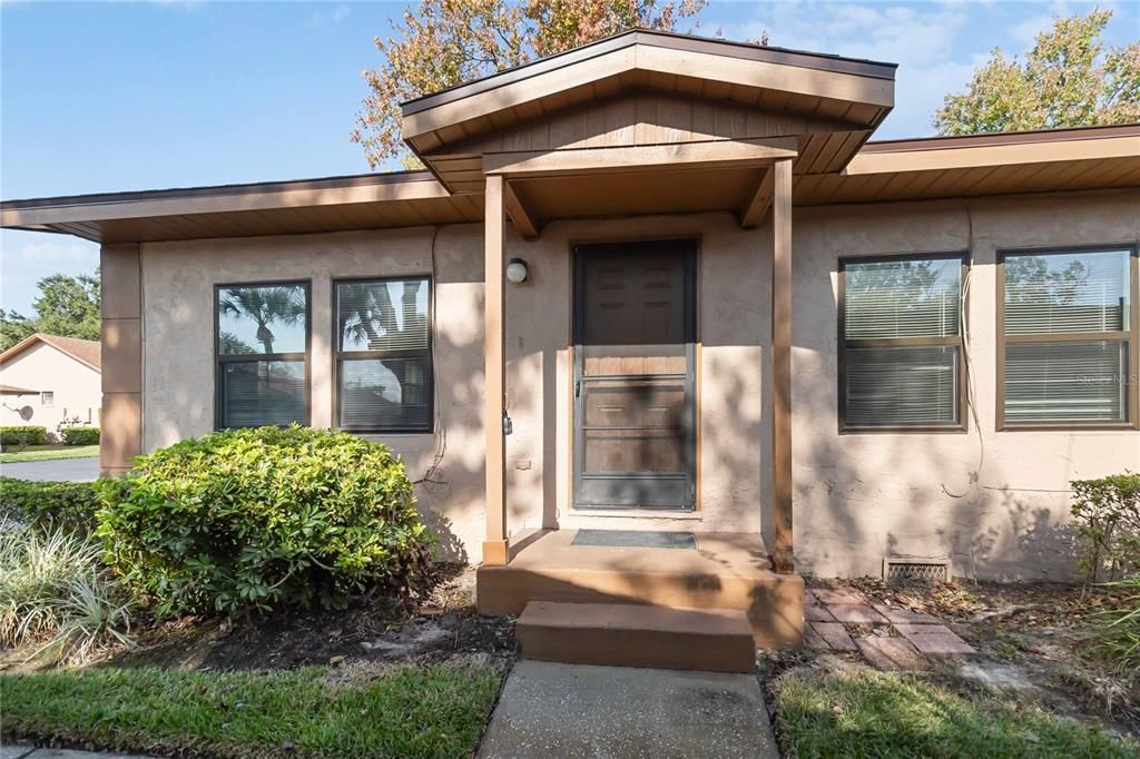 For Rent: $1,600 (1 beds, 1 baths, 720 Square Feet)