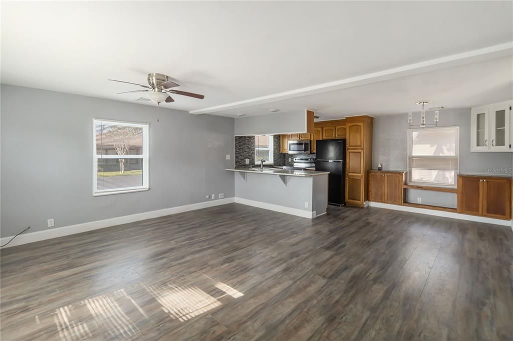 For Rent: $1,600 (1 beds, 1 baths, 720 Square Feet)