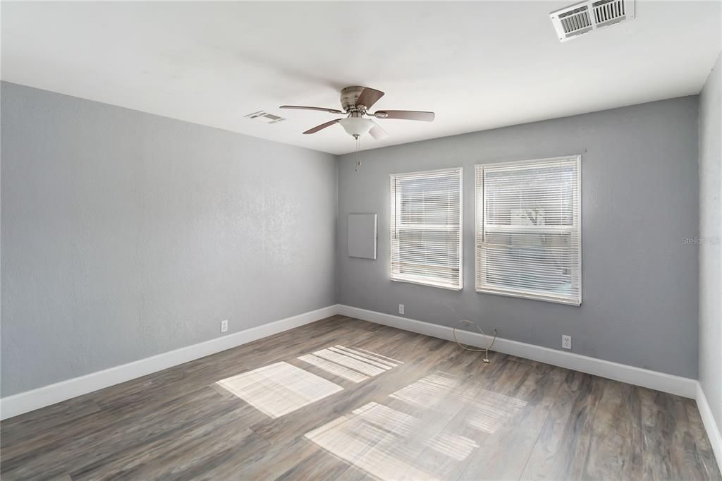 For Rent: $1,600 (1 beds, 1 baths, 720 Square Feet)