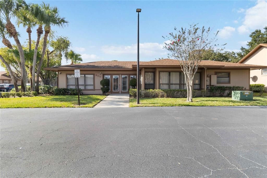 For Rent: $1,600 (1 beds, 1 baths, 720 Square Feet)