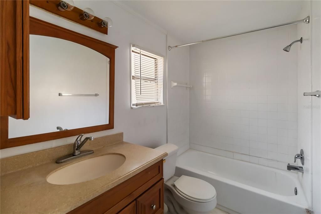 For Rent: $1,600 (1 beds, 1 baths, 720 Square Feet)