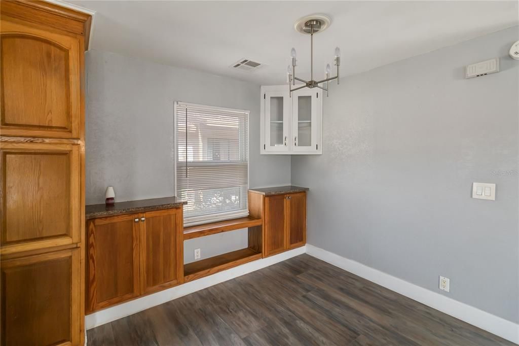 For Rent: $1,600 (1 beds, 1 baths, 720 Square Feet)