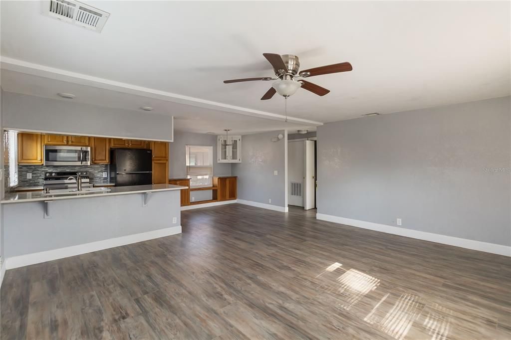 For Rent: $1,600 (1 beds, 1 baths, 720 Square Feet)