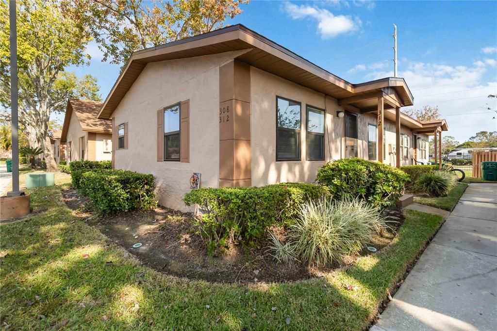 For Rent: $1,600 (1 beds, 1 baths, 720 Square Feet)