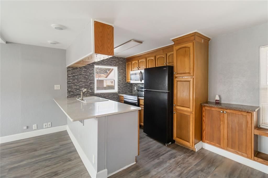 For Rent: $1,600 (1 beds, 1 baths, 720 Square Feet)