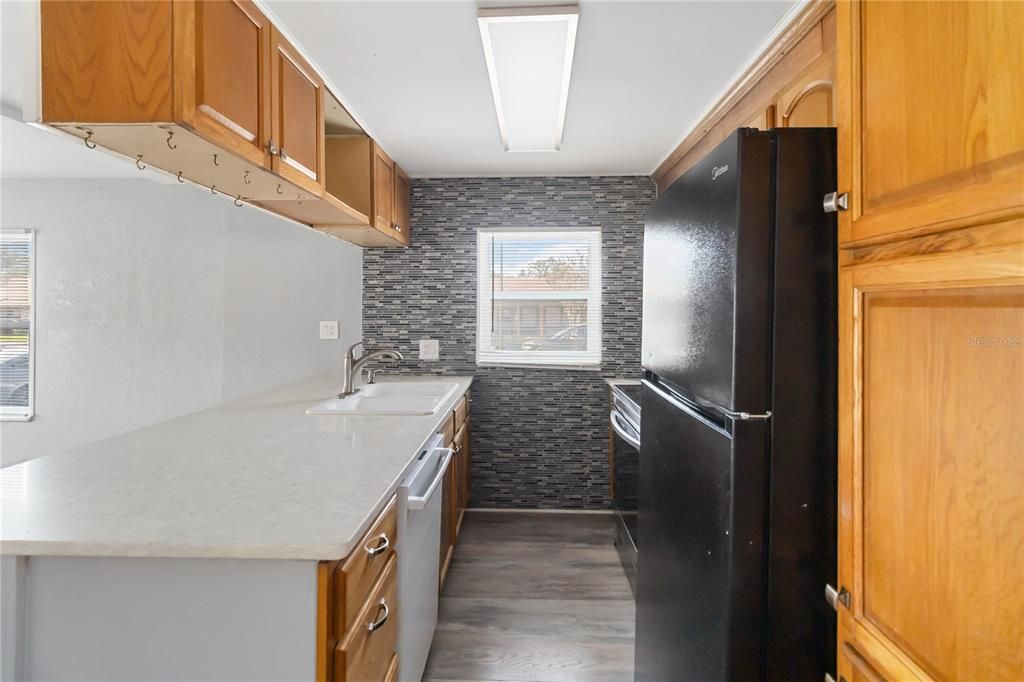 For Rent: $1,600 (1 beds, 1 baths, 720 Square Feet)