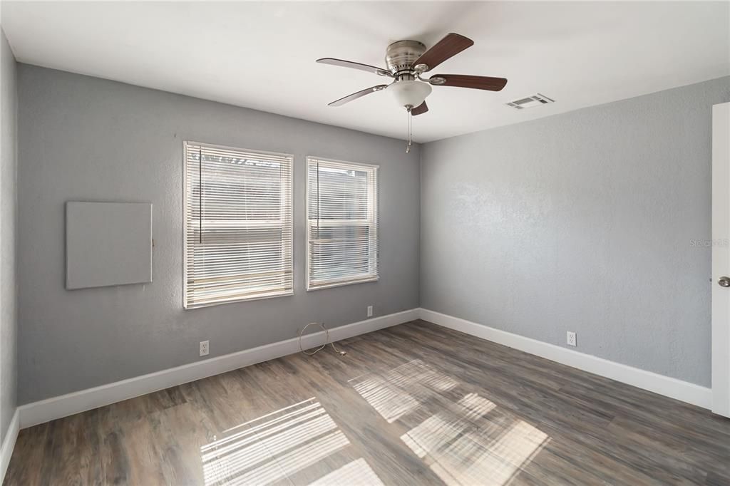 For Rent: $1,600 (1 beds, 1 baths, 720 Square Feet)