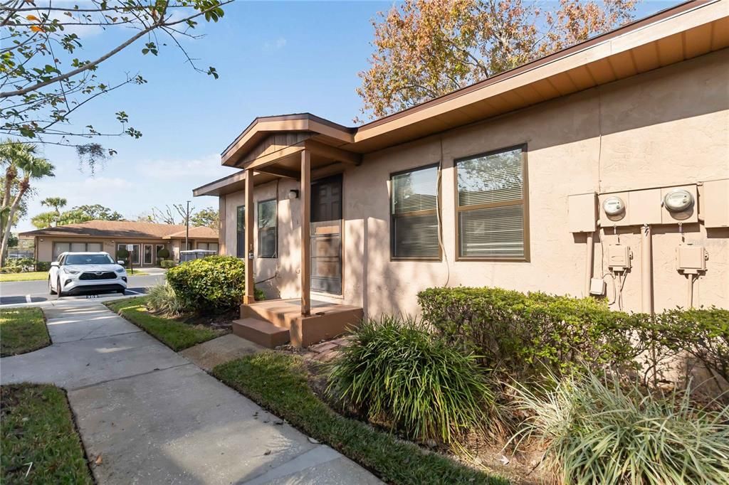 For Rent: $1,600 (1 beds, 1 baths, 720 Square Feet)