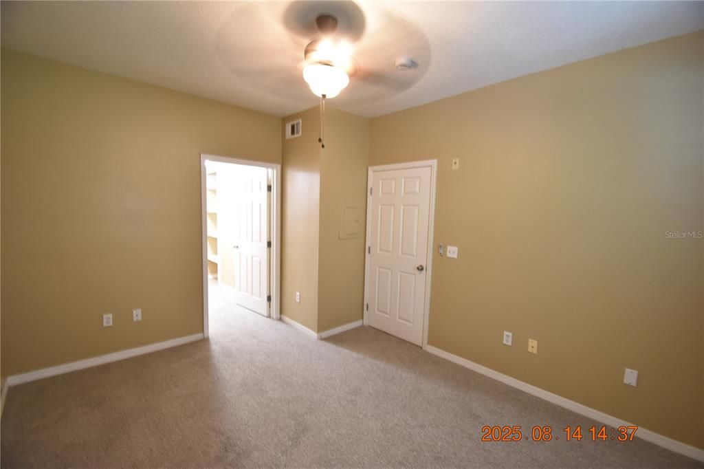 For Rent: $1,595 (1 beds, 1 baths, 867 Square Feet)