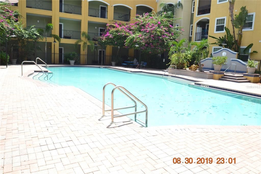 For Rent: $1,595 (1 beds, 1 baths, 867 Square Feet)