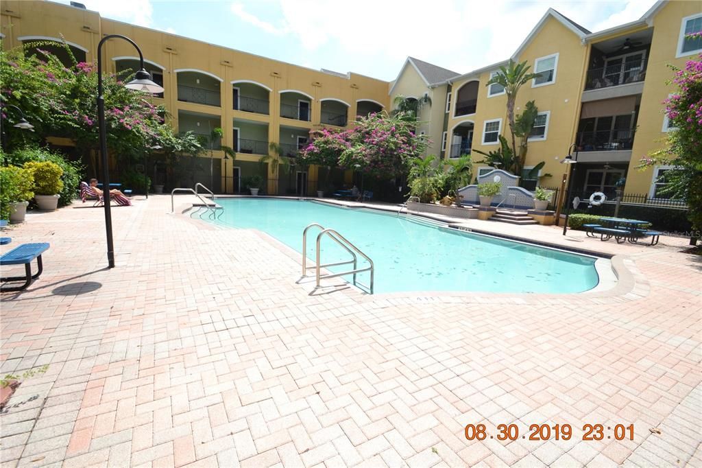 For Rent: $1,595 (1 beds, 1 baths, 867 Square Feet)