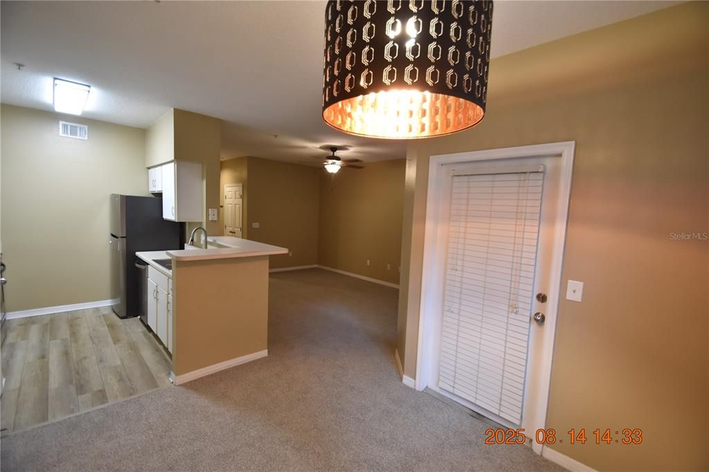 For Rent: $1,595 (1 beds, 1 baths, 867 Square Feet)