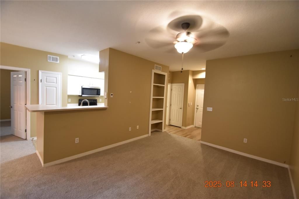 For Rent: $1,595 (1 beds, 1 baths, 867 Square Feet)