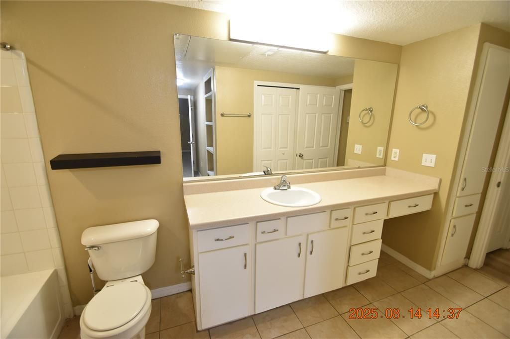 For Rent: $1,595 (1 beds, 1 baths, 867 Square Feet)