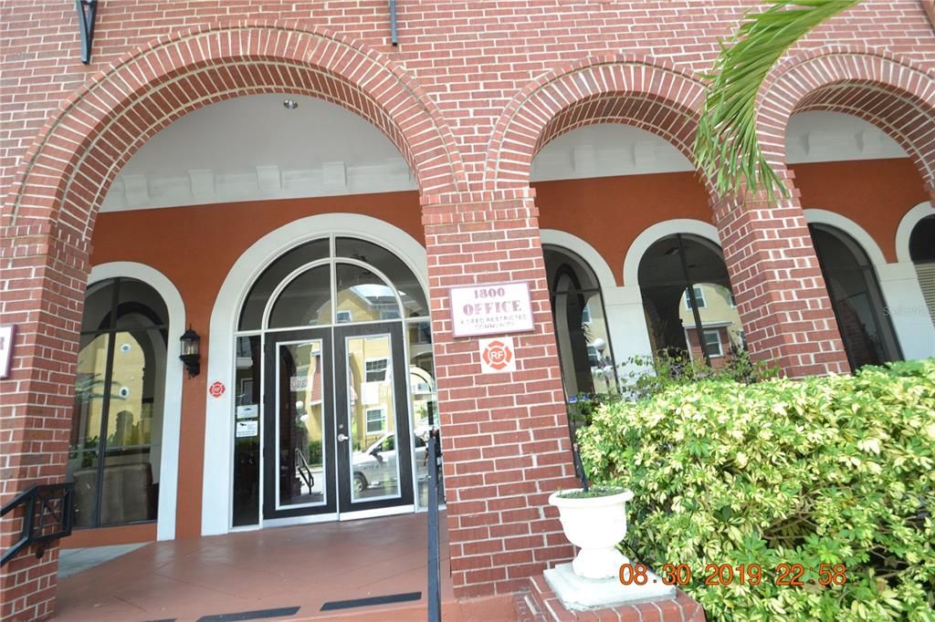 For Rent: $1,595 (1 beds, 1 baths, 867 Square Feet)