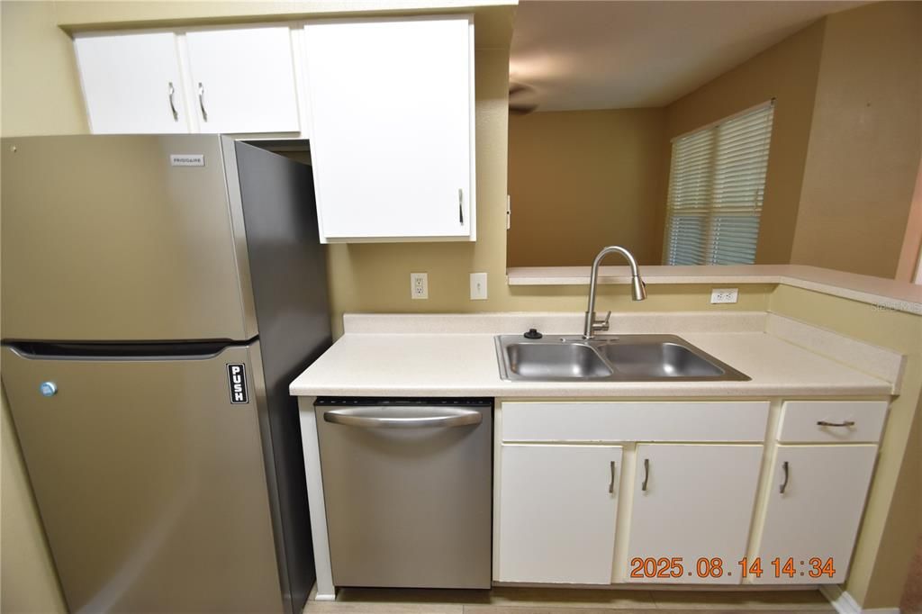 For Rent: $1,595 (1 beds, 1 baths, 867 Square Feet)