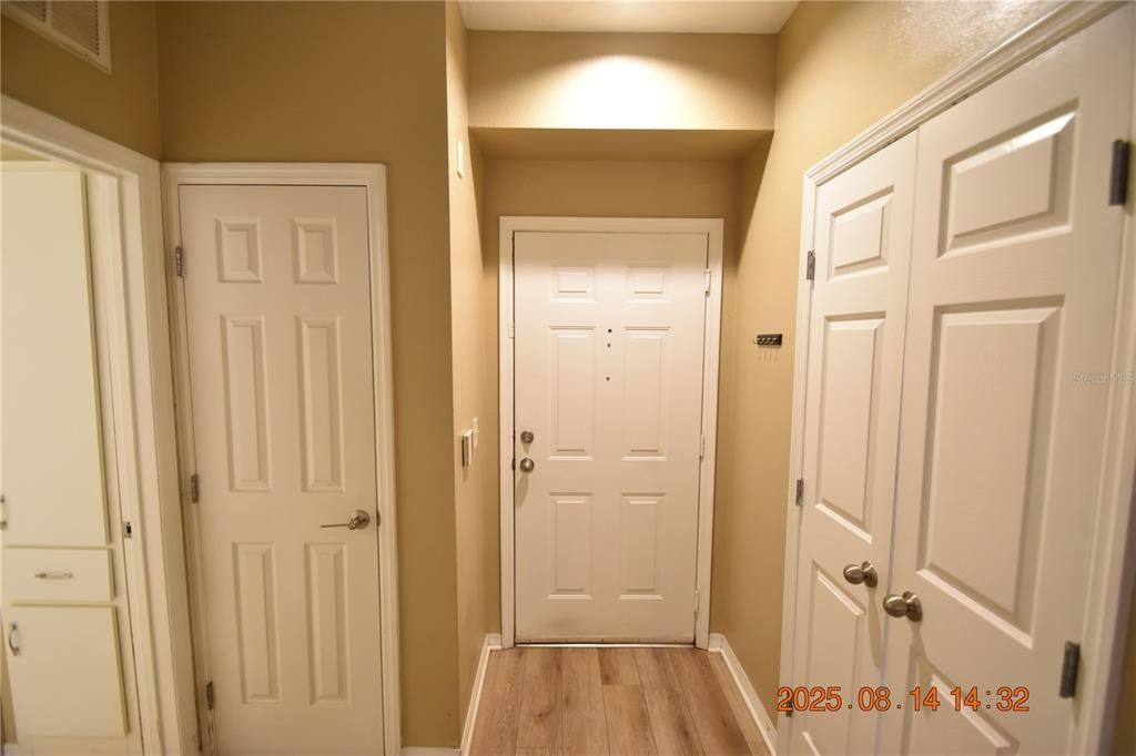 For Rent: $1,595 (1 beds, 1 baths, 867 Square Feet)