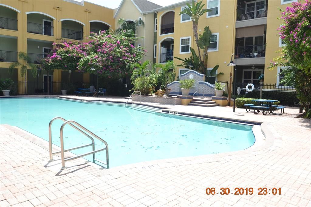 For Rent: $1,595 (1 beds, 1 baths, 867 Square Feet)