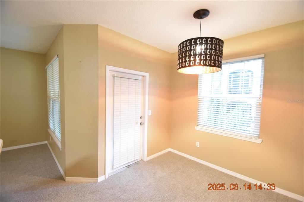 For Rent: $1,595 (1 beds, 1 baths, 867 Square Feet)