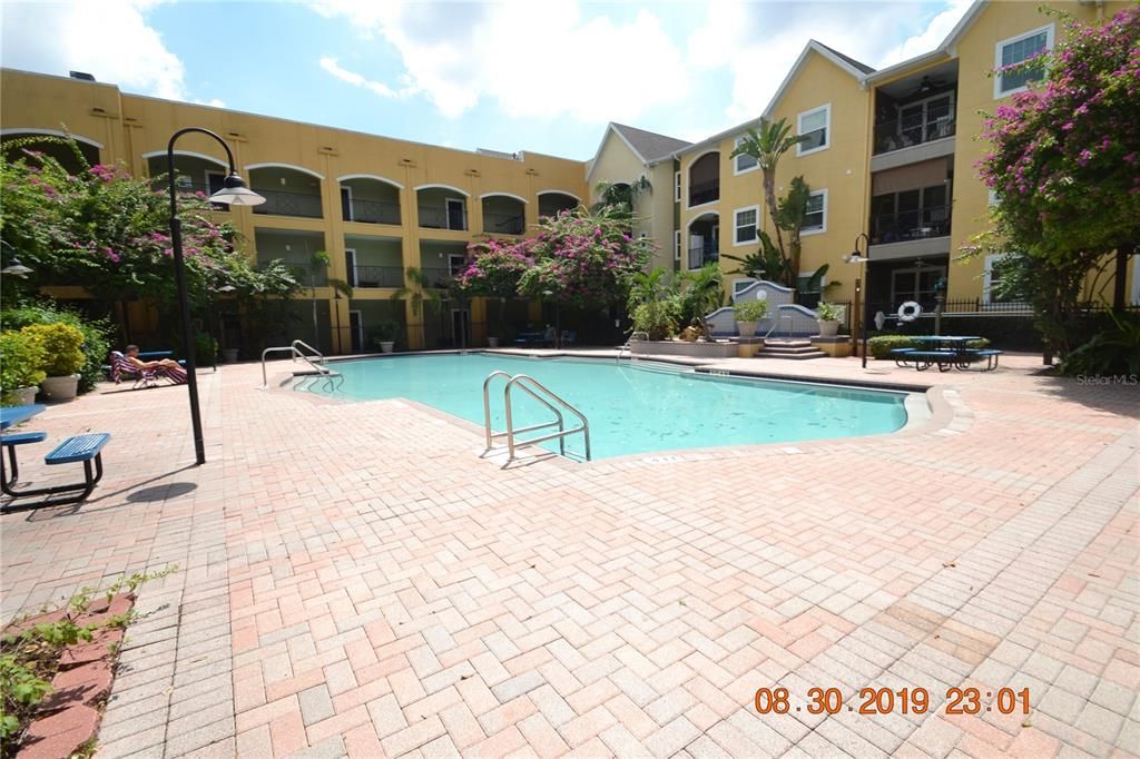 For Rent: $1,595 (1 beds, 1 baths, 867 Square Feet)