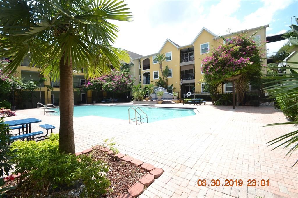 For Rent: $1,595 (1 beds, 1 baths, 867 Square Feet)