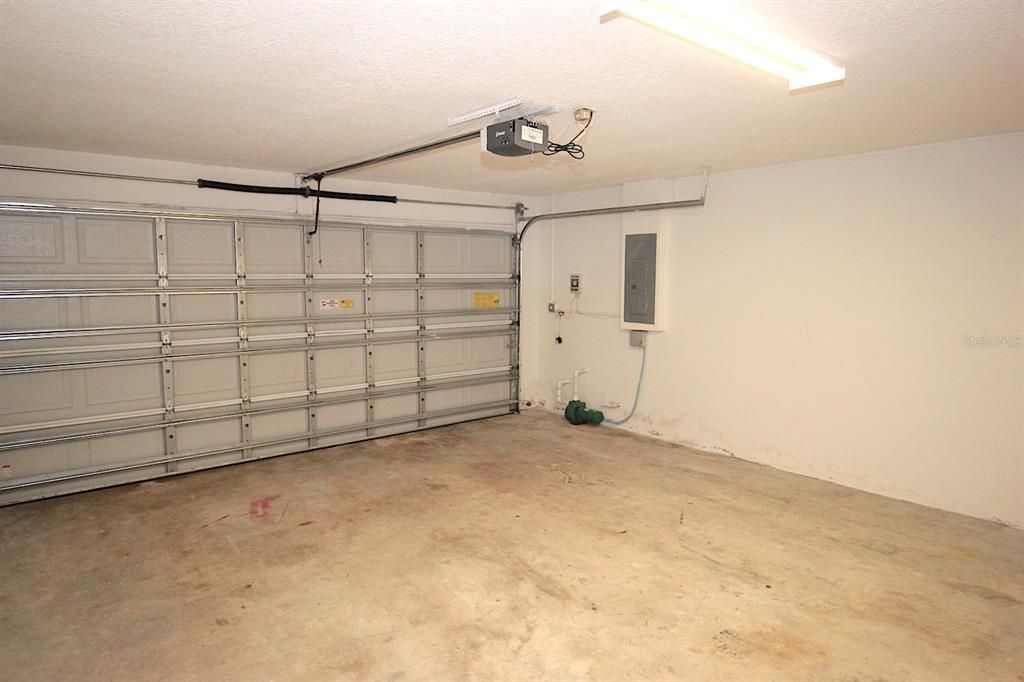 En Renta: $2,350 (4 camas, 3 baños, 2420 Pies cuadrados)