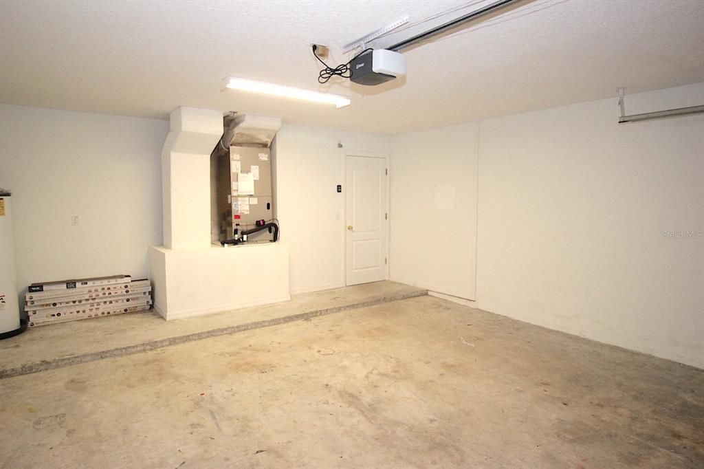 En Renta: $2,350 (4 camas, 3 baños, 2420 Pies cuadrados)