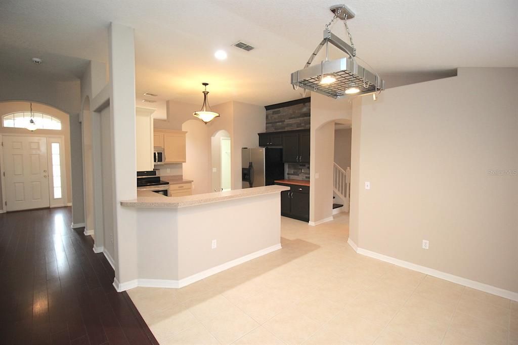 En Renta: $2,350 (4 camas, 3 baños, 2420 Pies cuadrados)