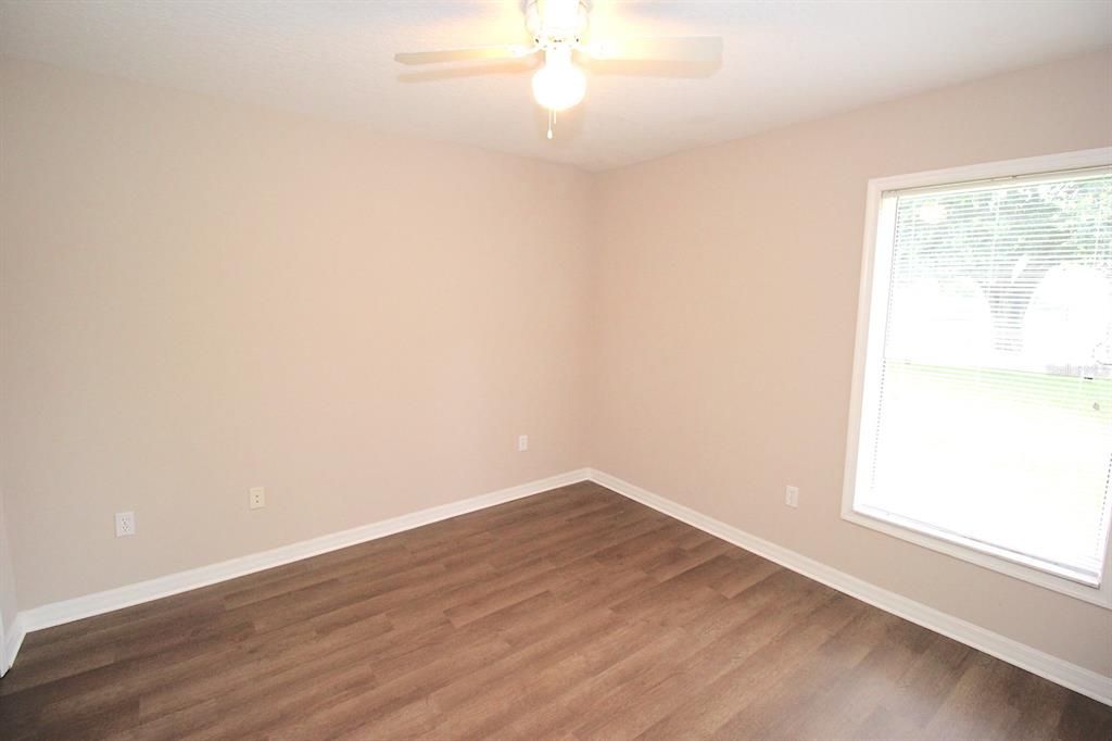 En Renta: $2,350 (4 camas, 3 baños, 2420 Pies cuadrados)