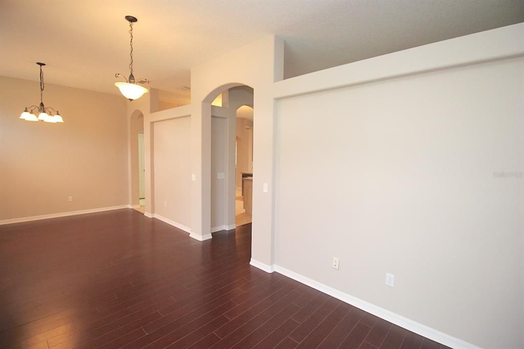 En Renta: $2,350 (4 camas, 3 baños, 2420 Pies cuadrados)