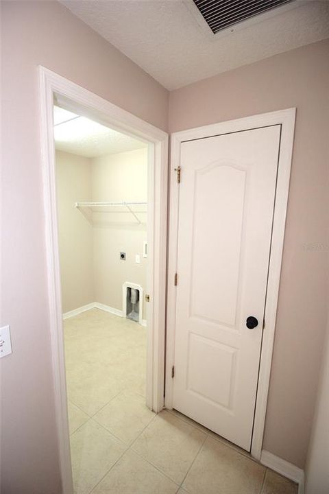 En Renta: $2,350 (4 camas, 3 baños, 2420 Pies cuadrados)