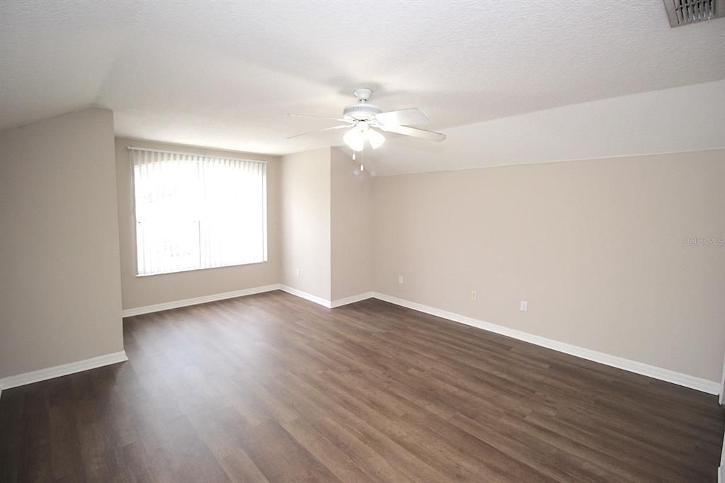 En Renta: $2,350 (4 camas, 3 baños, 2420 Pies cuadrados)