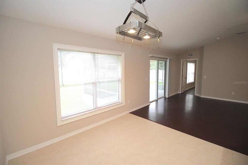 En Renta: $2,350 (4 camas, 3 baños, 2420 Pies cuadrados)