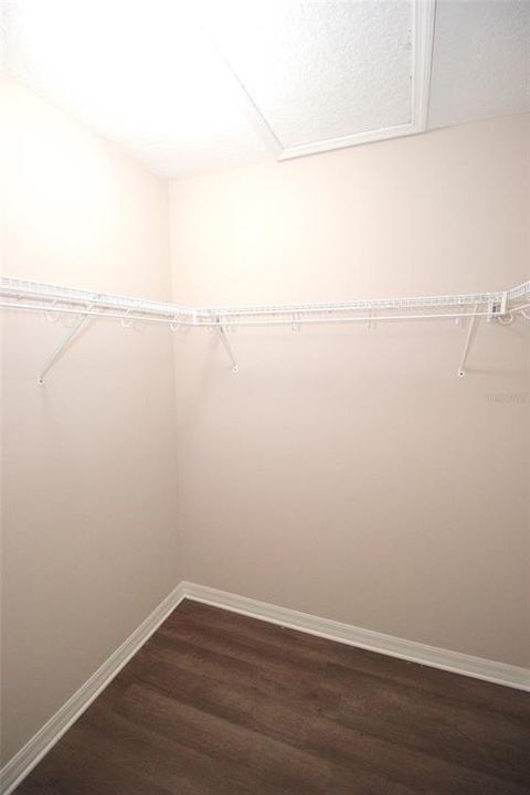 En Renta: $2,350 (4 camas, 3 baños, 2420 Pies cuadrados)