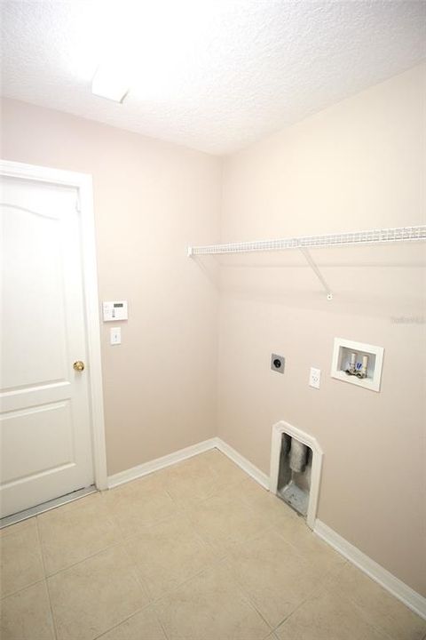 En Renta: $2,350 (4 camas, 3 baños, 2420 Pies cuadrados)