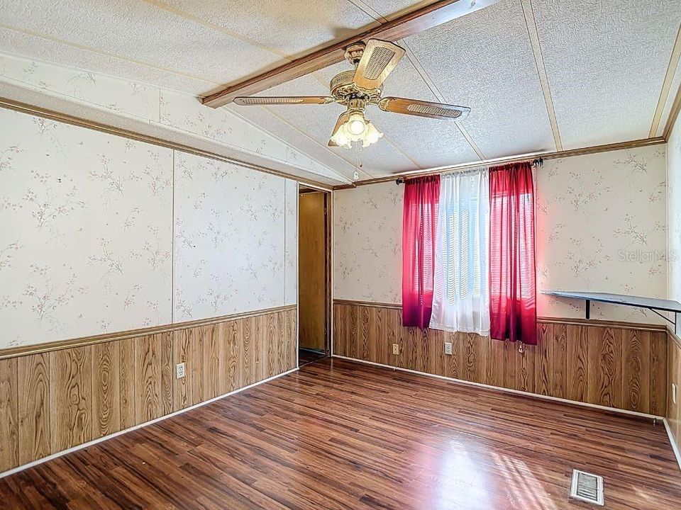 На продажу: $170,000 (2 спален, 2 ванн, 840 Квадратных фут)