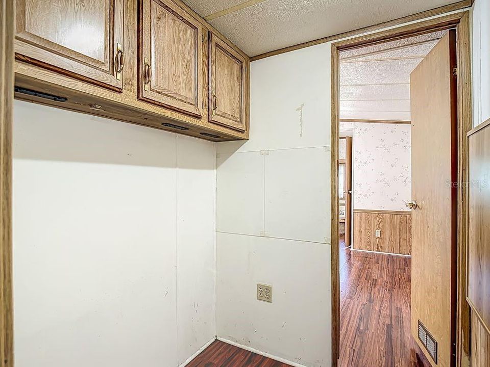 На продажу: $170,000 (2 спален, 2 ванн, 840 Квадратных фут)