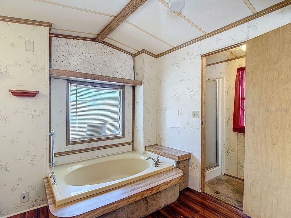 На продажу: $170,000 (2 спален, 2 ванн, 840 Квадратных фут)