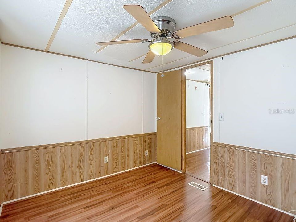 На продажу: $170,000 (2 спален, 2 ванн, 840 Квадратных фут)