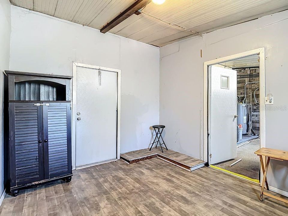 На продажу: $170,000 (2 спален, 2 ванн, 840 Квадратных фут)