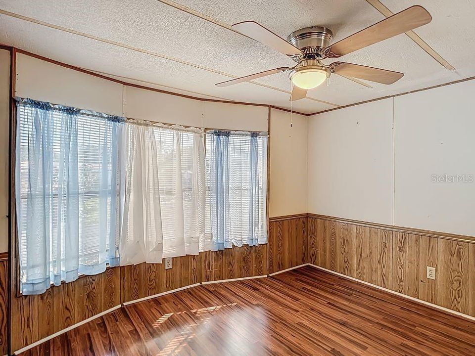 На продажу: $170,000 (2 спален, 2 ванн, 840 Квадратных фут)