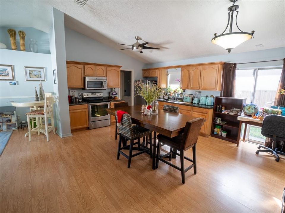 En Venta: $330,000 (3 camas, 2 baños, 1217 Pies cuadrados)