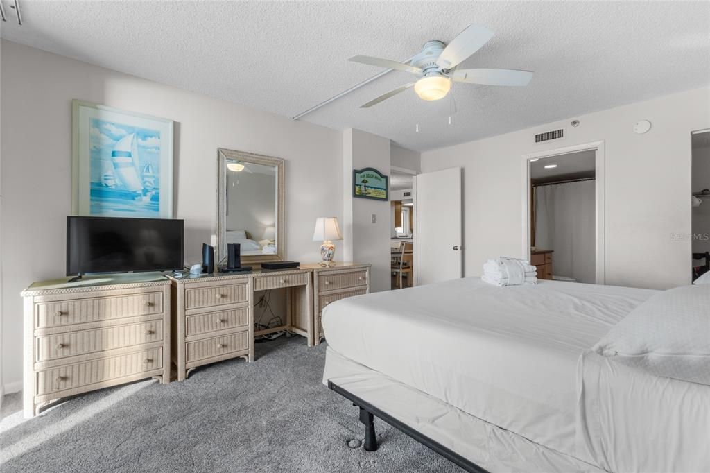 For Sale: $1,225,000 (3 beds, 2 baths, 1280 Square Feet)