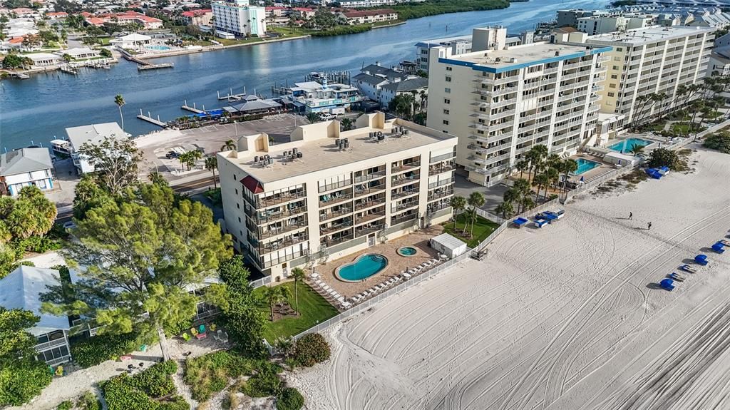 For Sale: $1,225,000 (3 beds, 2 baths, 1280 Square Feet)