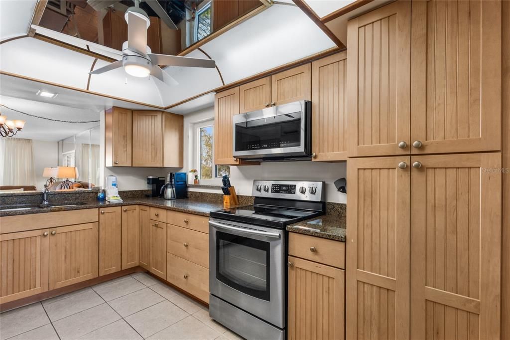 For Sale: $1,225,000 (3 beds, 2 baths, 1280 Square Feet)