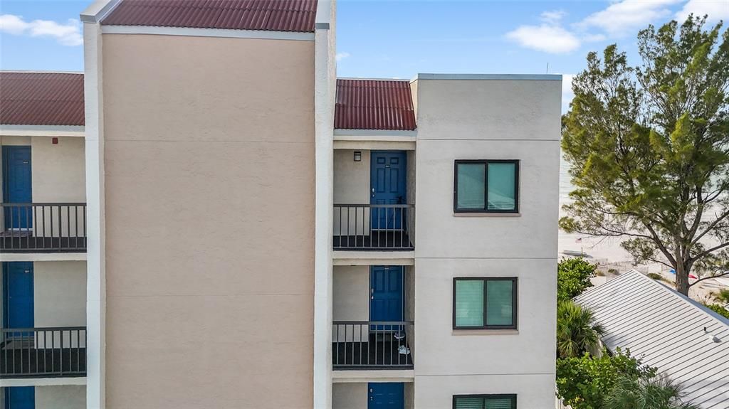 For Sale: $1,225,000 (3 beds, 2 baths, 1280 Square Feet)