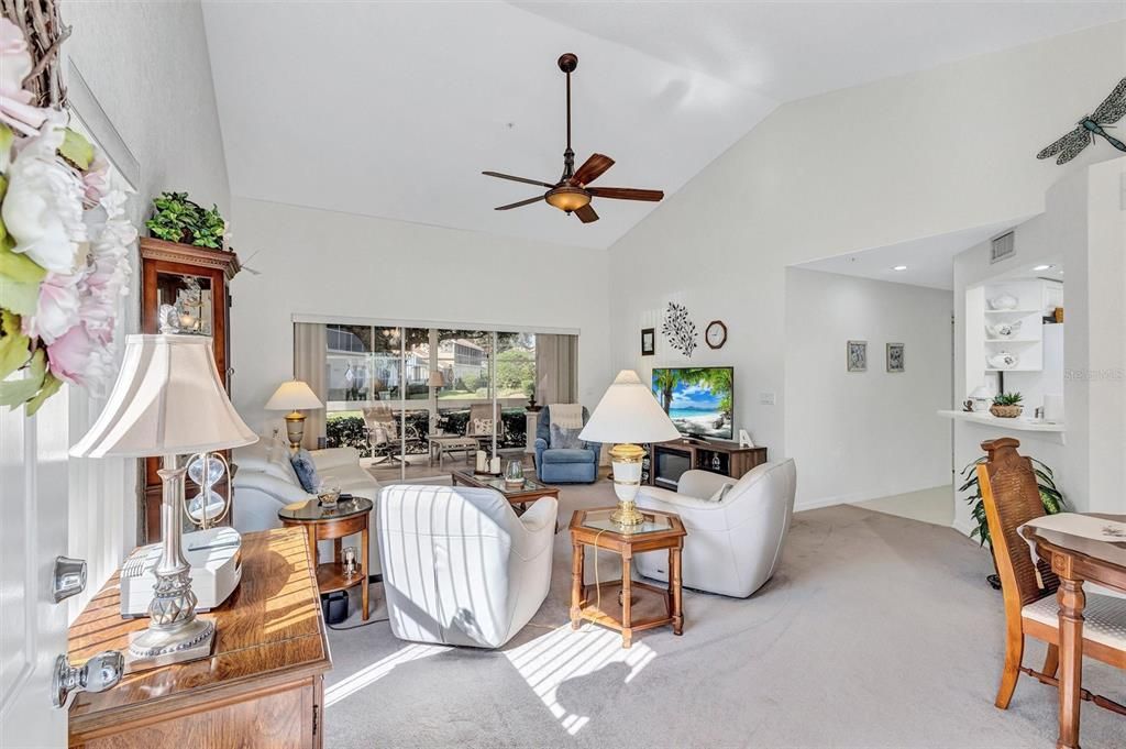 待售: $239,000 (2 贝兹, 2 浴室, 1352 平方英尺)