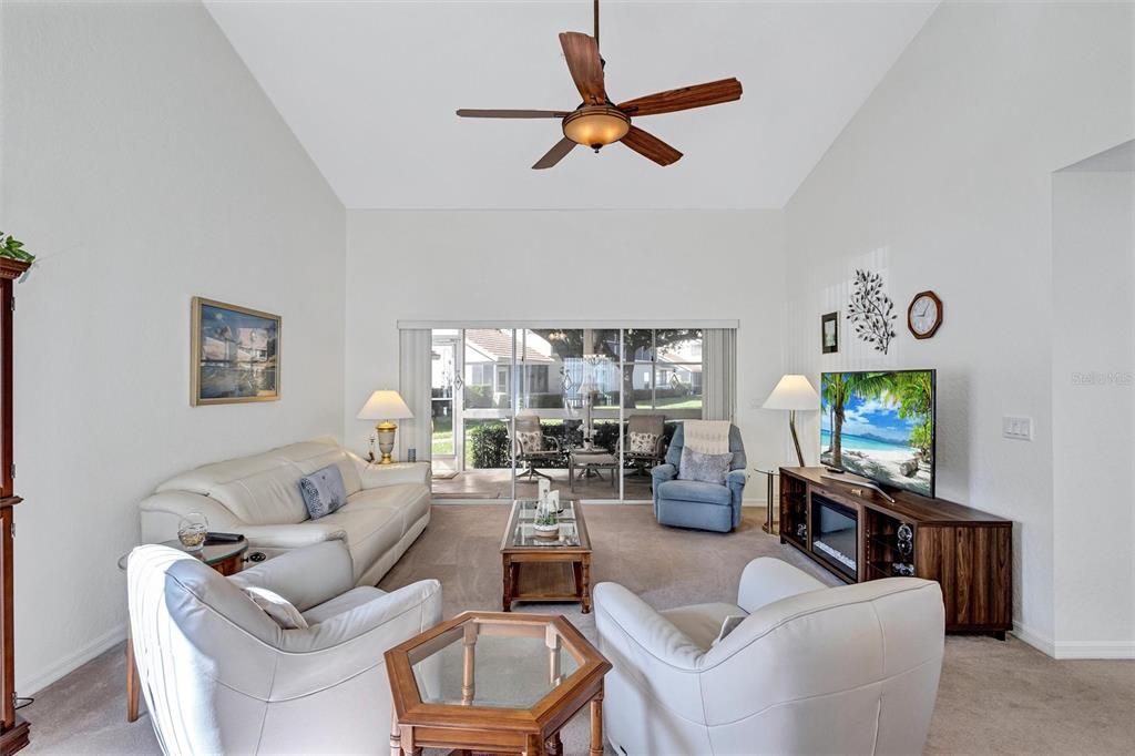 待售: $239,000 (2 贝兹, 2 浴室, 1352 平方英尺)