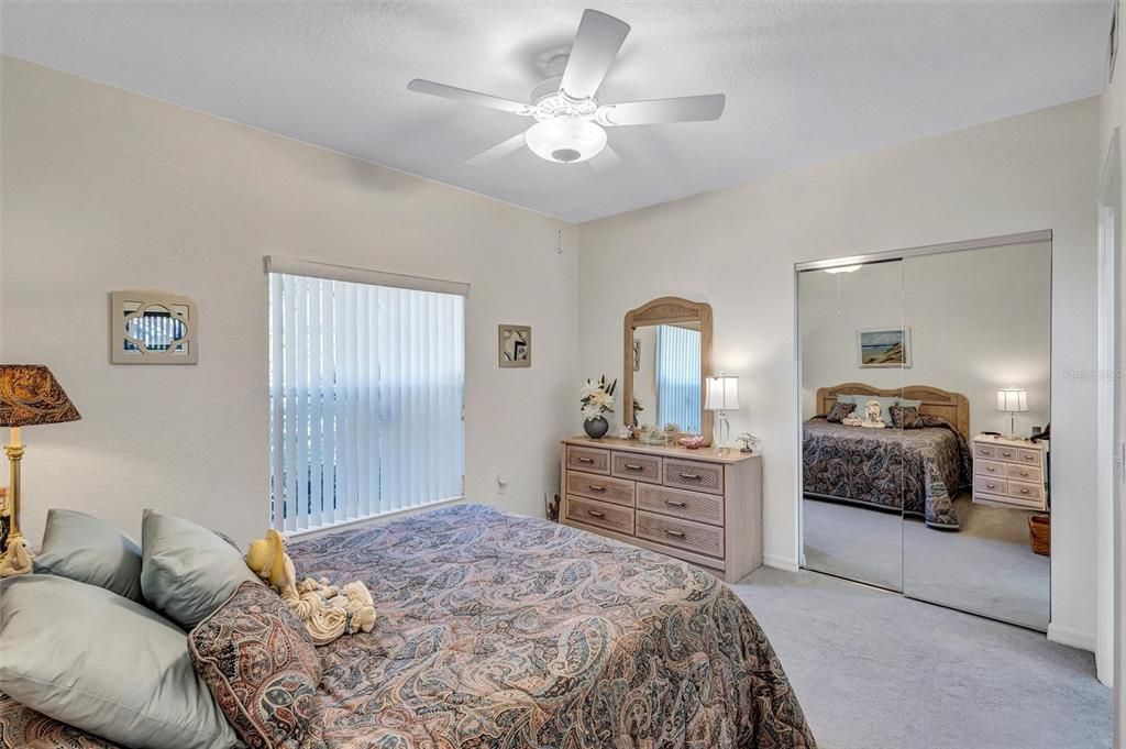 待售: $239,000 (2 贝兹, 2 浴室, 1352 平方英尺)